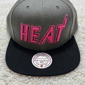 Mitchell & Ness Men's Gray/Black Miami Heat Hardwood Classics Neon Lights Snapba